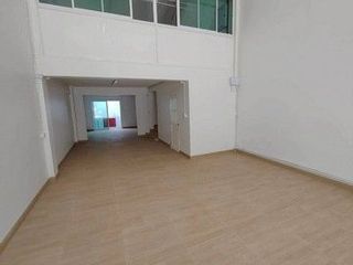For rent 4 bedrooms retail Space in Phaya Thai, Bangkok