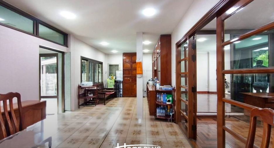 Haus zum Kauf mit 4 Zimmer in Taling Chan, Bangkok