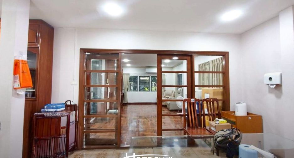 Haus zum Kauf mit 4 Zimmer in Taling Chan, Bangkok