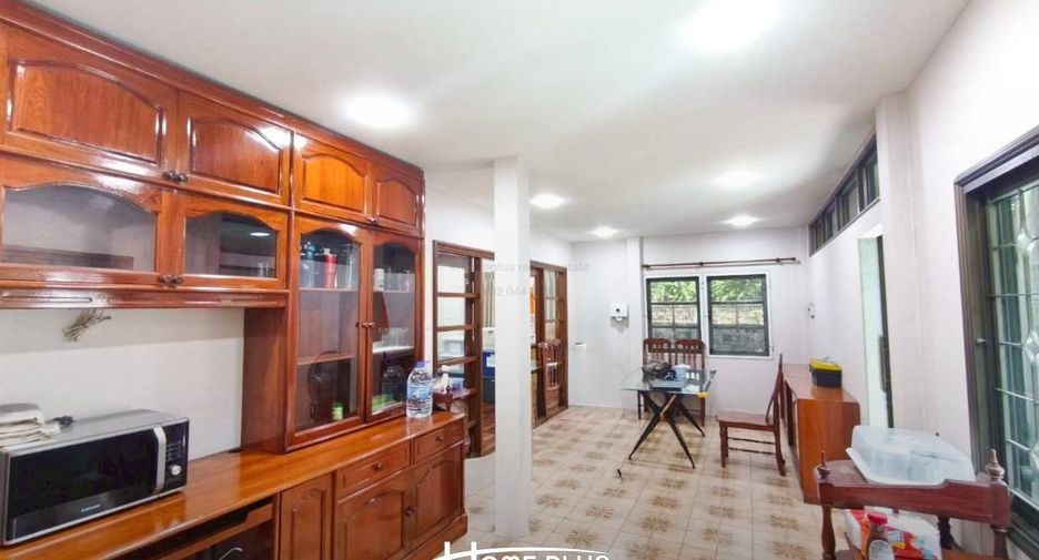 Haus zum Kauf mit 4 Zimmer in Taling Chan, Bangkok