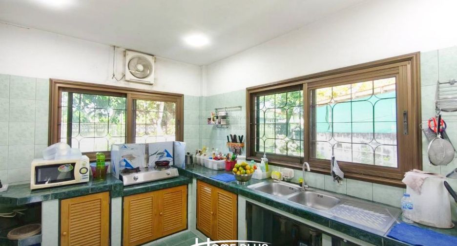 Haus zum Kauf mit 4 Zimmer in Taling Chan, Bangkok
