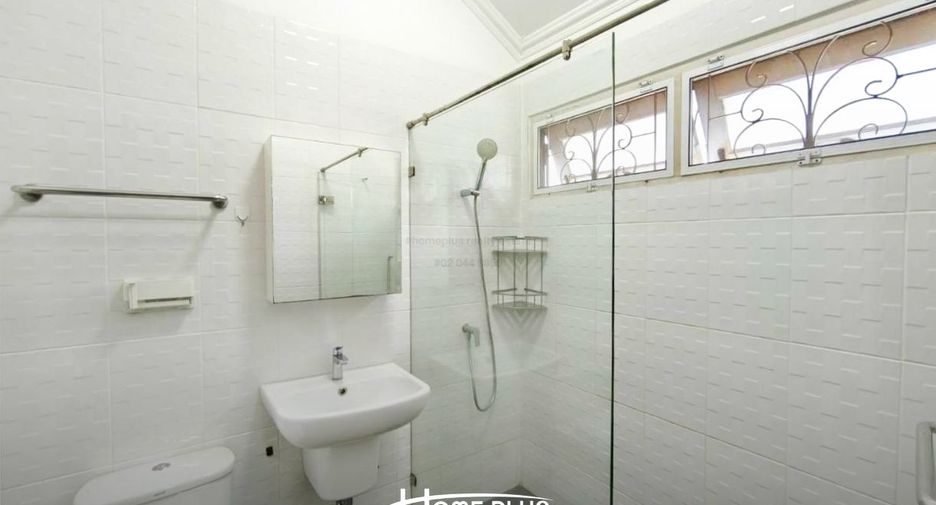 Haus zum Kauf mit 4 Zimmer in Taling Chan, Bangkok