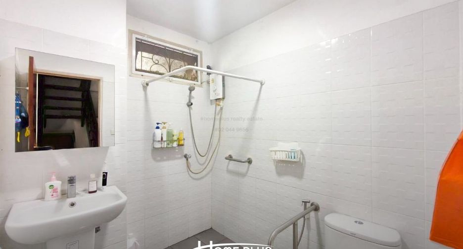 Haus zum Kauf mit 4 Zimmer in Taling Chan, Bangkok