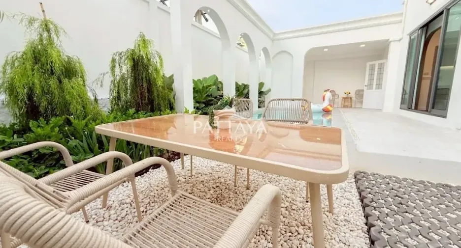 For sale 3 ベッドルーム villa in Sattahip, Chonburi