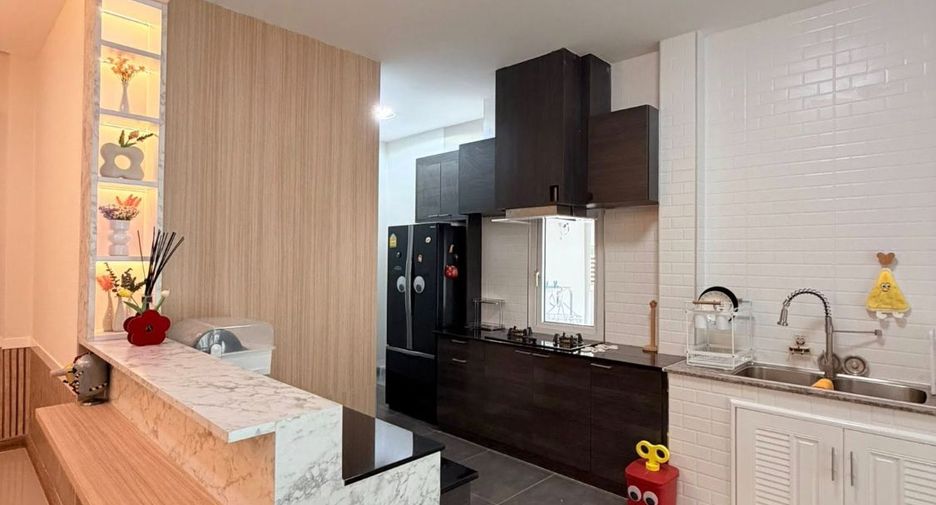 For rent 3 bedrooms villa in Bang Lamung, Chonburi