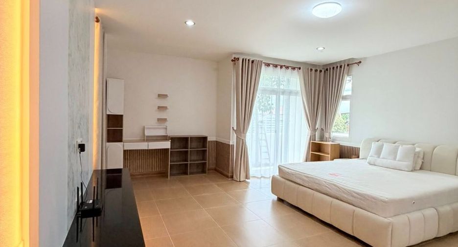 For rent 3 bedrooms villa in Bang Lamung, Chonburi