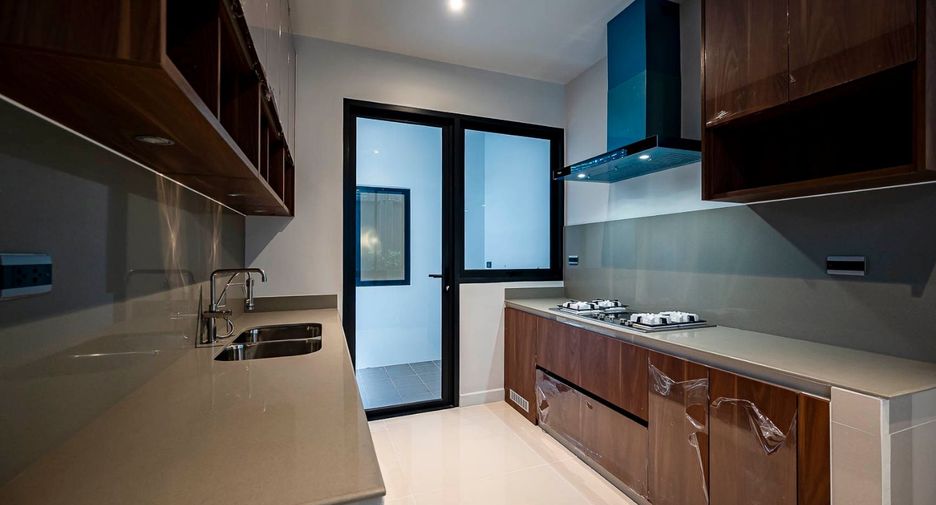 Haus zum Kauf mit 4 Zimmer in Bang Kapi, Bangkok