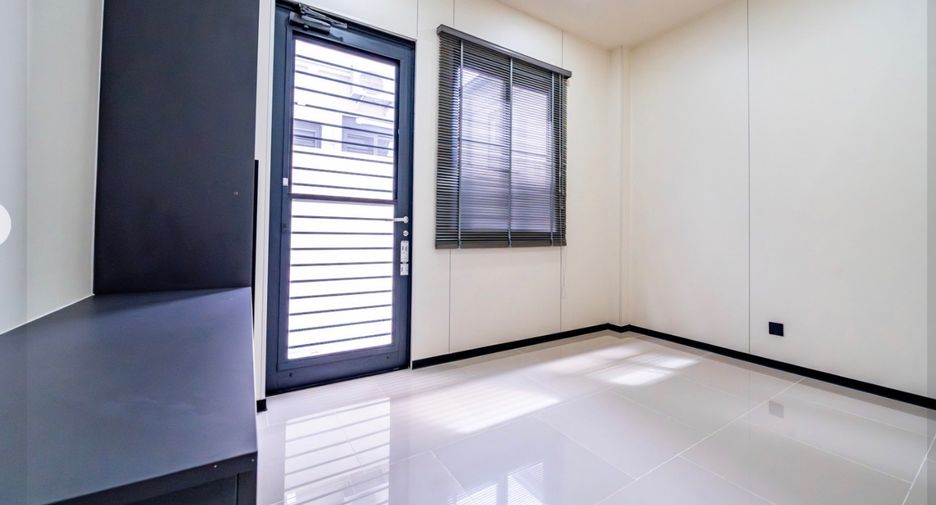 For sale 5 bedrooms villa in Bang Lamung, Chonburi
