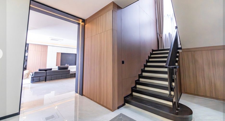 For sale 5 bedrooms villa in Bang Lamung, Chonburi
