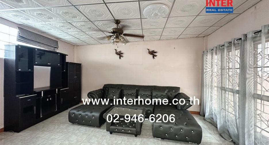 For sale 3 ベッドルーム townhouse in Saphan Sung, Bangkok
