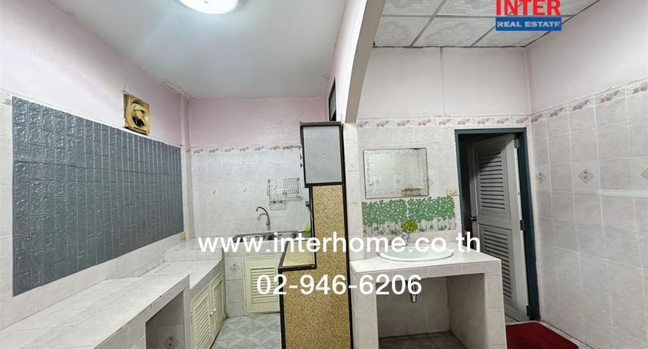 For sale 3 ベッドルーム townhouse in Saphan Sung, Bangkok