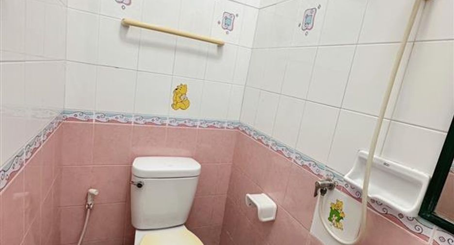 For sale 3 ベッドルーム townhouse in Saphan Sung, Bangkok