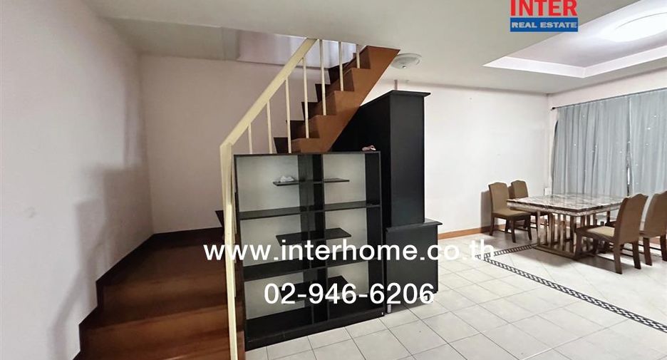 For sale 3 ベッドルーム townhouse in Saphan Sung, Bangkok