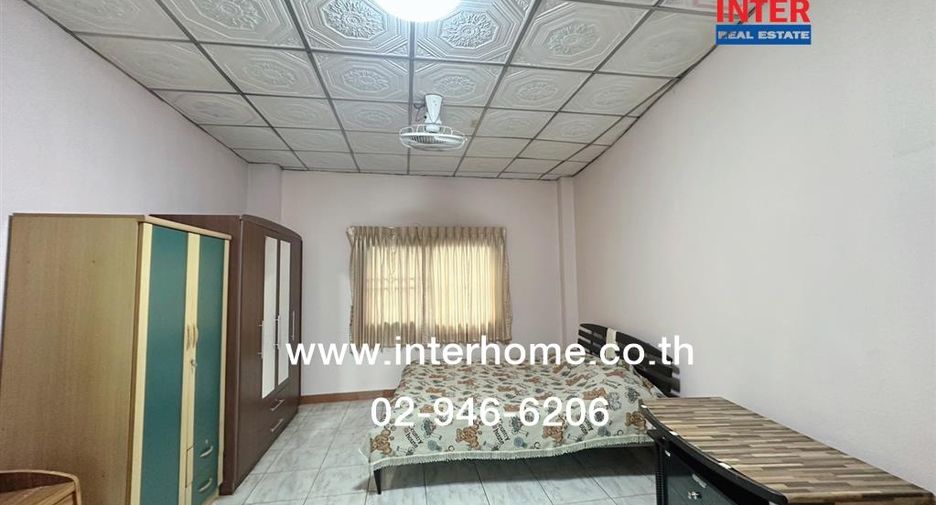 For sale 3 ベッドルーム townhouse in Saphan Sung, Bangkok