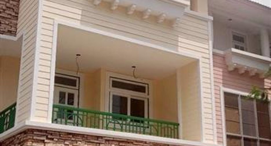 À vendre 3 chambres maison de ville à Bang Phli, Samut Prakan
