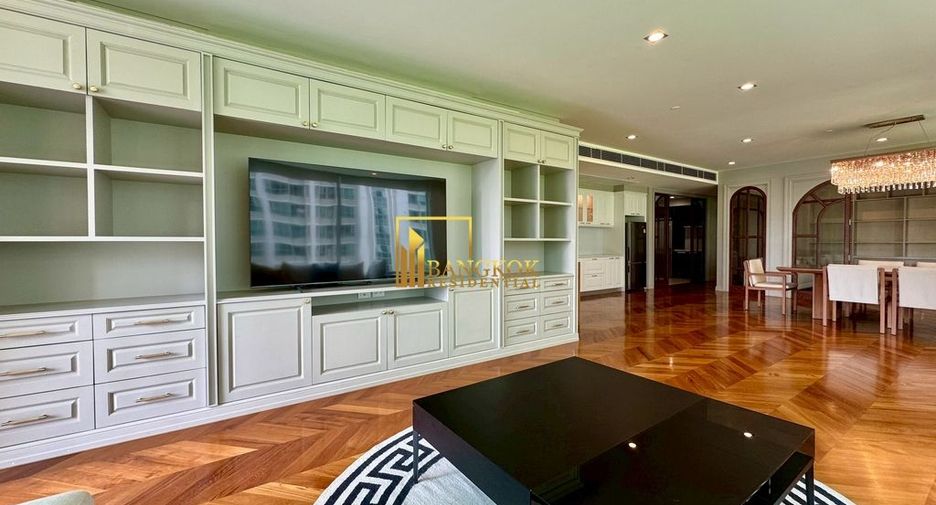For rent 3 bedrooms condo in Pathum Wan, Bangkok