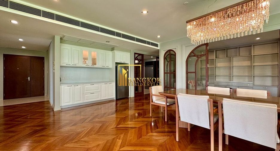 For rent 3 bedrooms condo in Pathum Wan, Bangkok