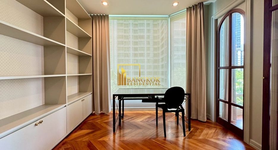 For rent 3 bedrooms condo in Pathum Wan, Bangkok