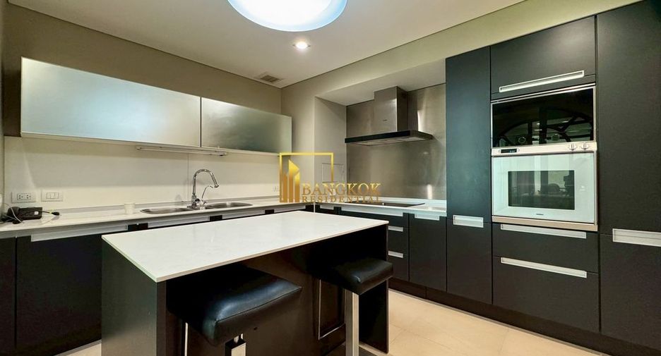 For rent 3 bedrooms condo in Pathum Wan, Bangkok