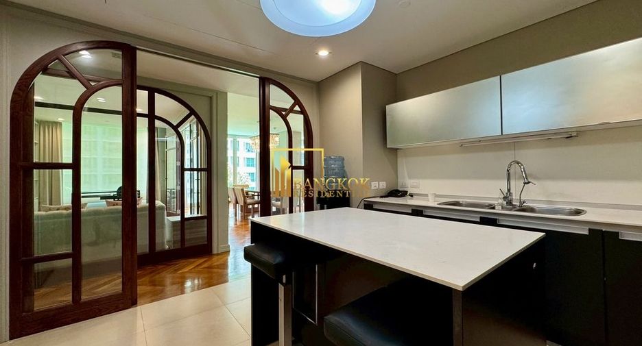For rent 3 bedrooms condo in Pathum Wan, Bangkok