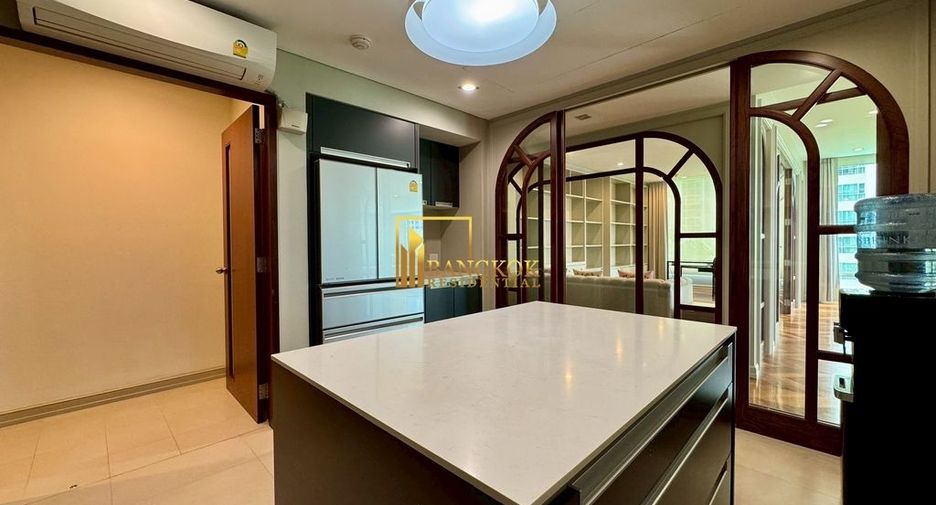 For rent 3 bedrooms condo in Pathum Wan, Bangkok