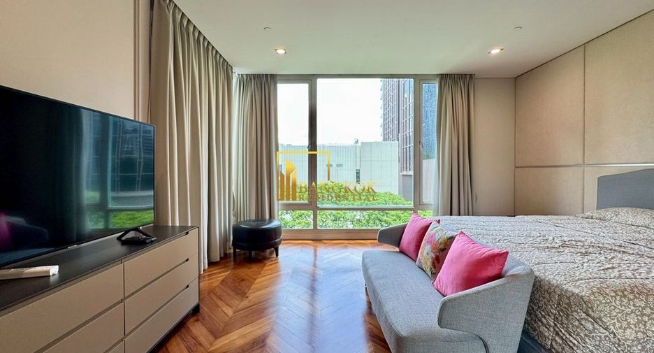 For rent 3 bedrooms condo in Pathum Wan, Bangkok