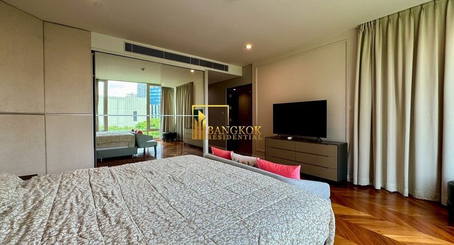 For rent 3 bedrooms condo in Pathum Wan, Bangkok
