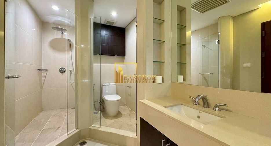 For rent 3 bedrooms condo in Pathum Wan, Bangkok