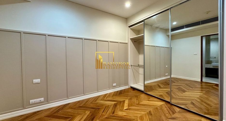 For rent 3 bedrooms condo in Pathum Wan, Bangkok