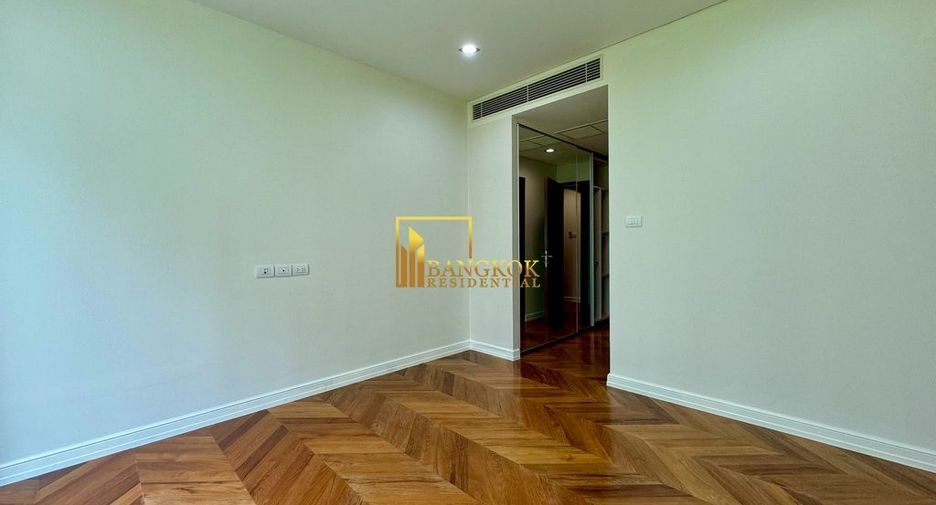 For rent 3 bedrooms condo in Pathum Wan, Bangkok