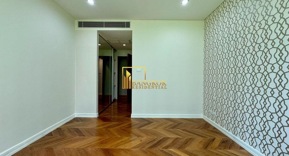 For rent 3 bedrooms condo in Pathum Wan, Bangkok