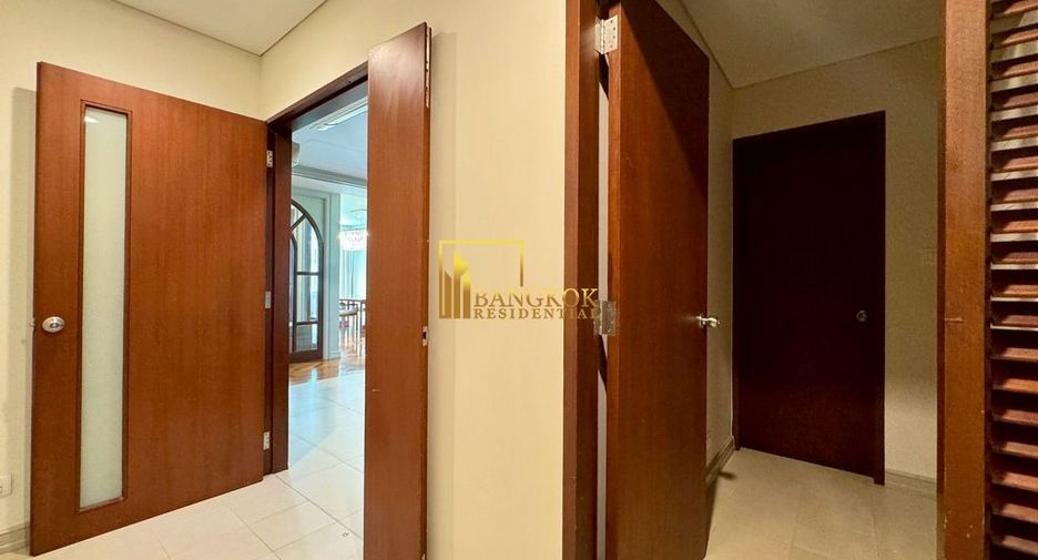 For rent 3 bedrooms condo in Pathum Wan, Bangkok