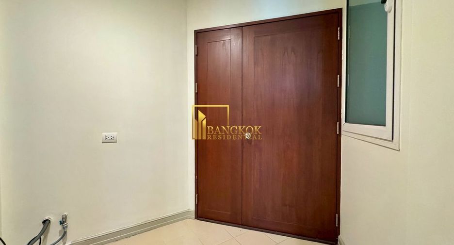 For rent 3 bedrooms condo in Pathum Wan, Bangkok
