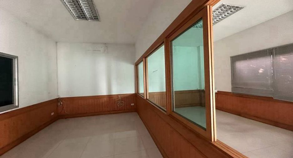 For rent warehouse in Si Racha, Chonburi