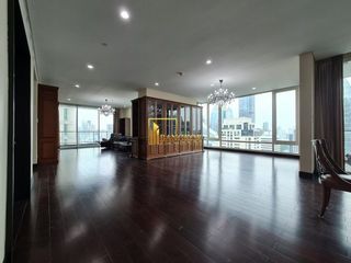 For rent 4 bedrooms condo in Pathum Wan, Bangkok