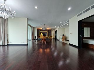 For rent 4 bedrooms condo in Pathum Wan, Bangkok