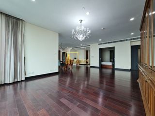 For rent 4 bedrooms condo in Pathum Wan, Bangkok