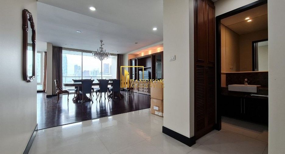 For rent 4 bedrooms condo in Pathum Wan, Bangkok