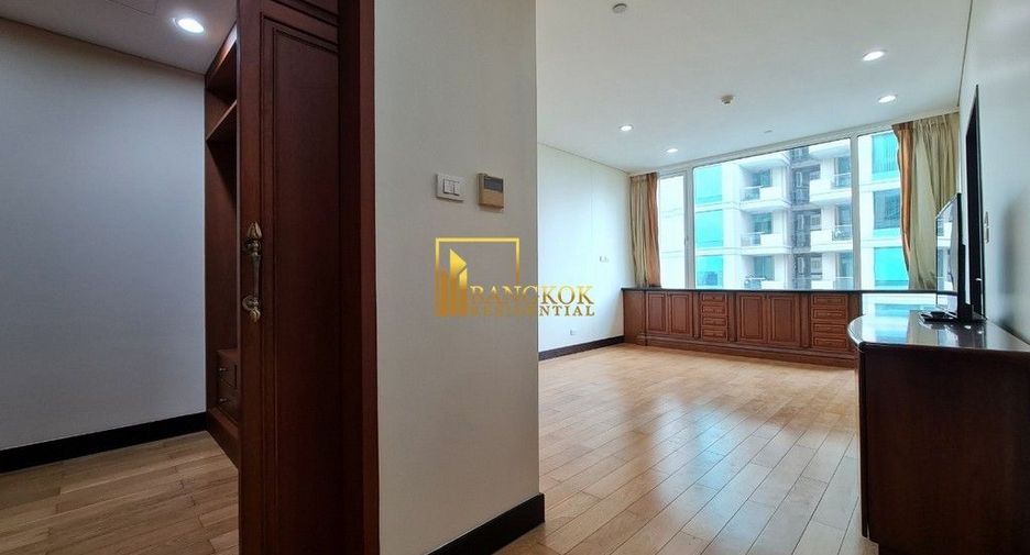 For rent 4 bedrooms condo in Pathum Wan, Bangkok