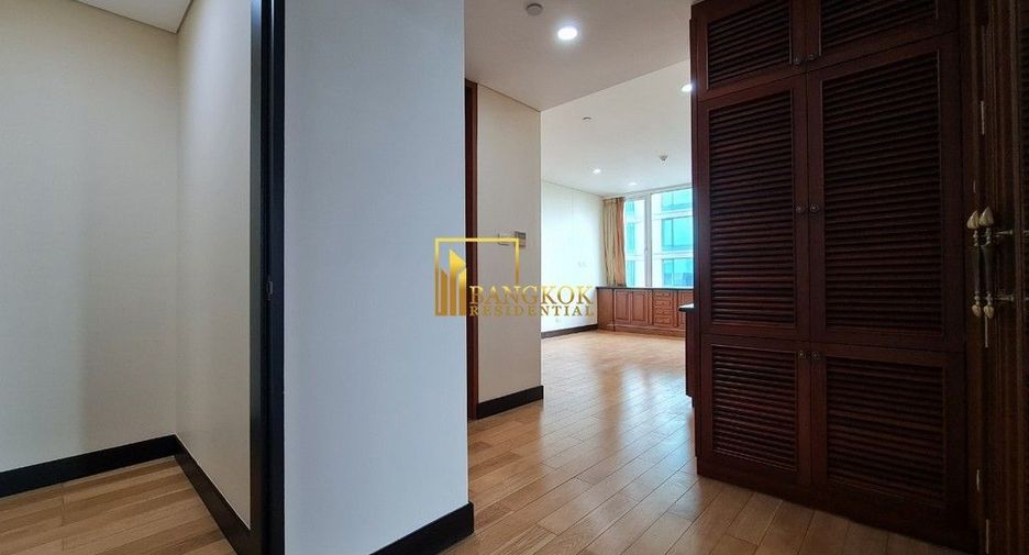 For rent 4 bedrooms condo in Pathum Wan, Bangkok