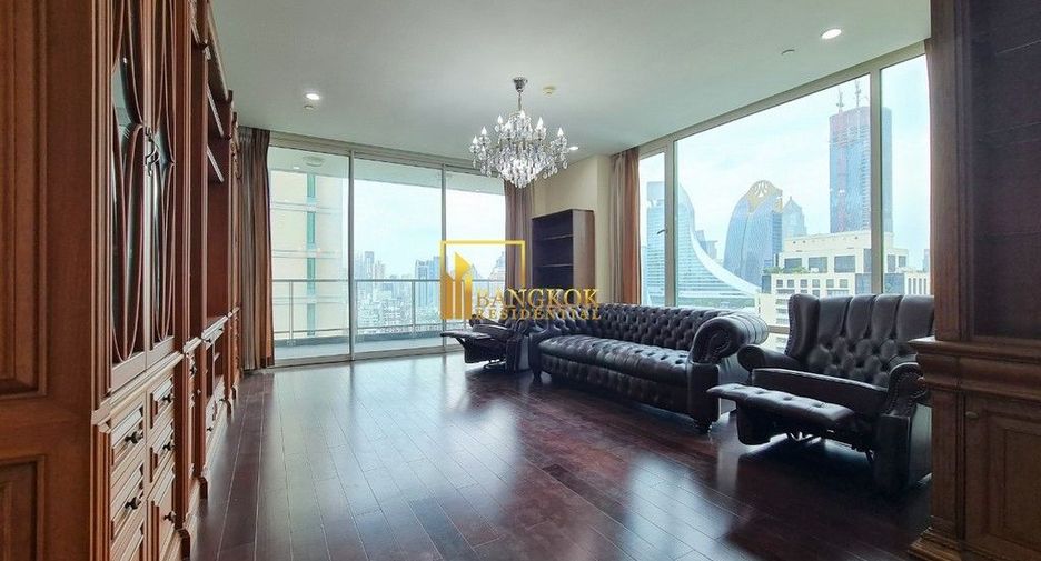 For rent 4 bedrooms condo in Pathum Wan, Bangkok