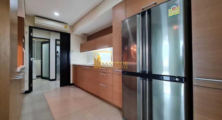 For rent 4 bedrooms condo in Pathum Wan, Bangkok