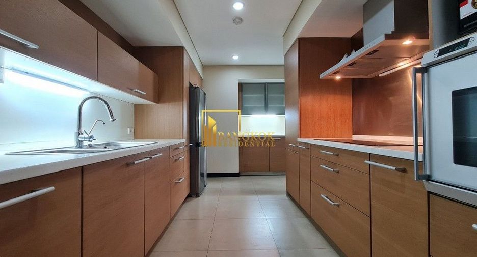 For rent 4 bedrooms condo in Pathum Wan, Bangkok