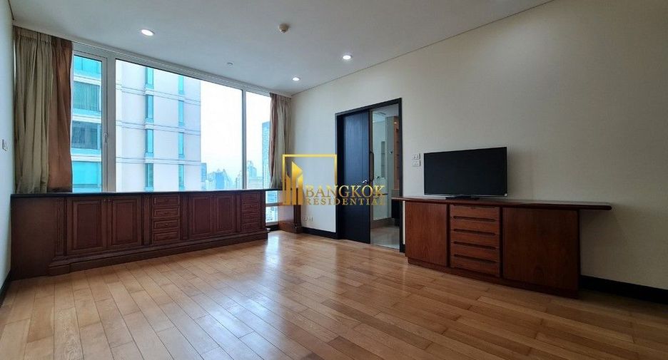 For rent 4 bedrooms condo in Pathum Wan, Bangkok