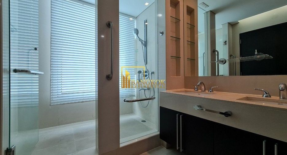 For rent 4 bedrooms condo in Pathum Wan, Bangkok