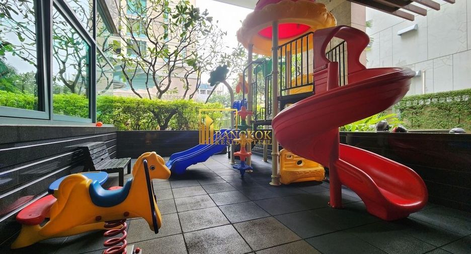 For rent 4 bedrooms condo in Pathum Wan, Bangkok