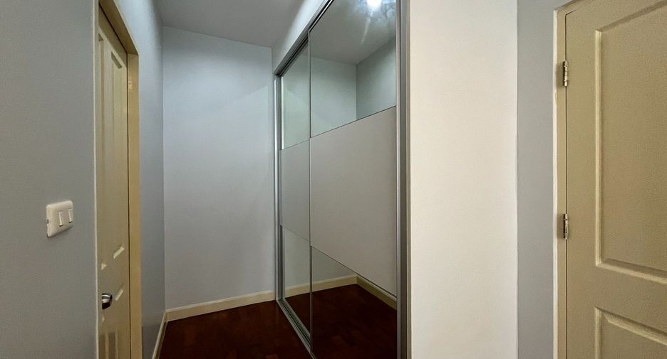 Condo en alquiler de 2 habitaciones en Khlong Toei, Bangkok