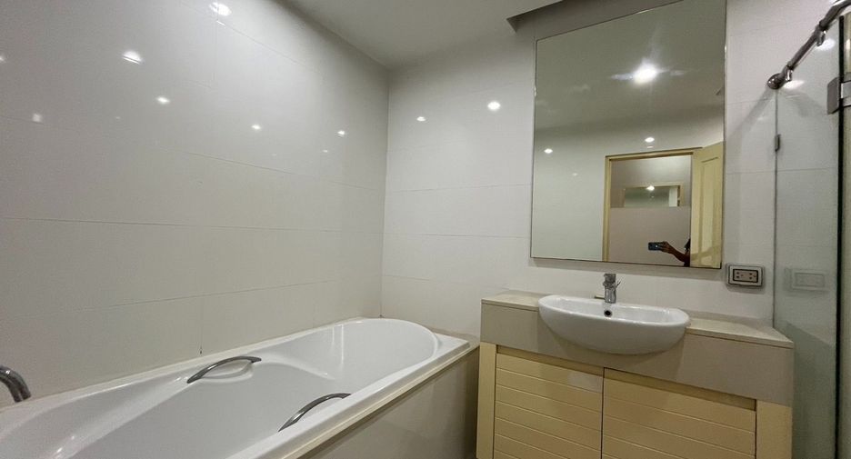 Condo en alquiler de 2 habitaciones en Khlong Toei, Bangkok