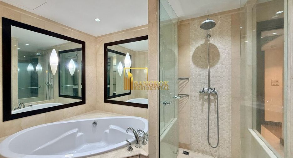 Condo en alquiler de 3 habitaciones en Pathum Wan, Bangkok