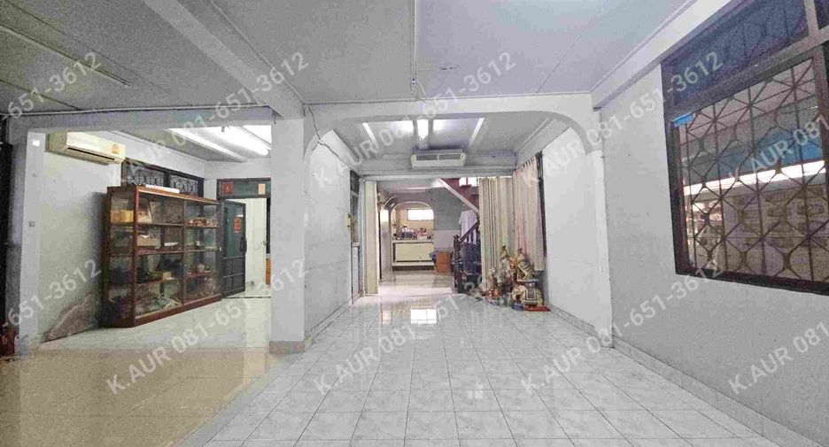 Haus zum Kauf mit 4 Zimmer in Khan Na Yao, Bangkok